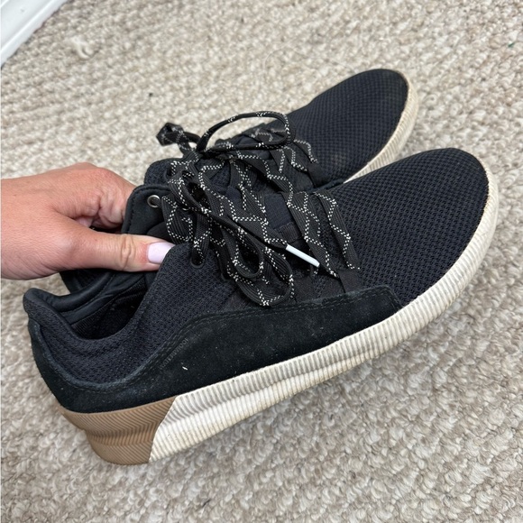Sorel Out N About Sneakers. Waterproof. Black & Tan. Laces. Size 9 - Picture 7 of 8